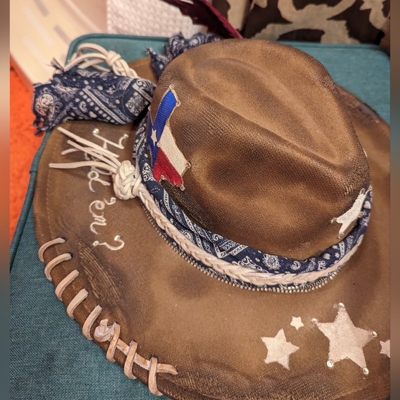 Texas Hold em Hat - Picture 2 of 3